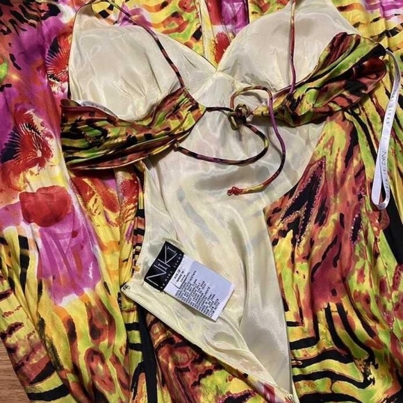 🔻SALE🔻NIKI LIVAS🔹EXCELLENT CONDITION • 100% SILK - Picture 8 of 9